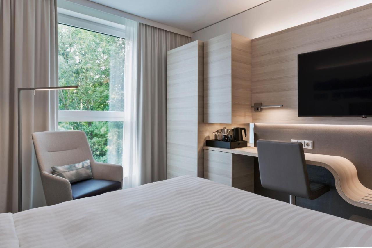 Courtyard By Marriott Oberpfaffenhofen Munich South Hotel Gilching Bagian luar foto